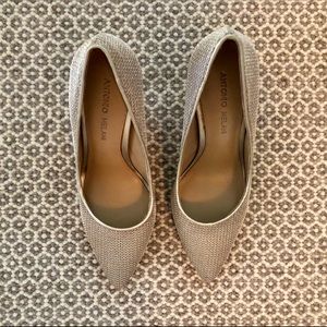 Antonio Melani Champagne Gold Mesh Heels 7